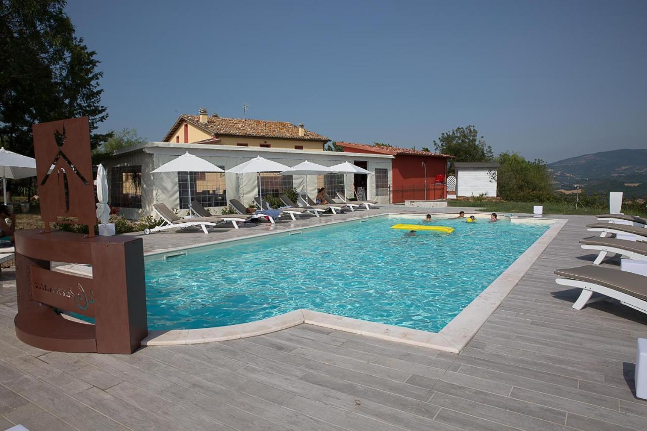 Agriturismo Le Capannacce Urbania Bagian luar foto