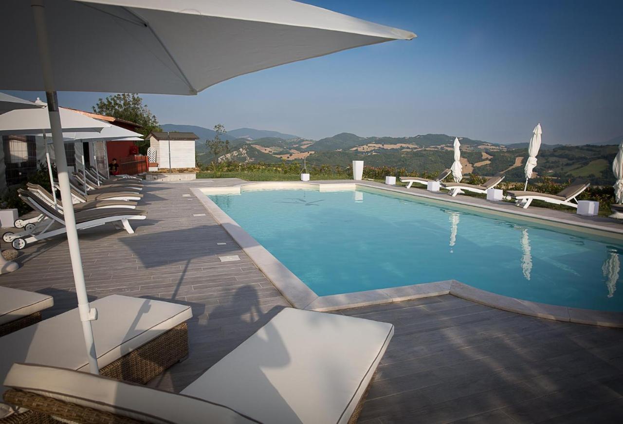 Agriturismo Le Capannacce Urbania Bagian luar foto